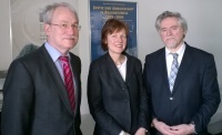 v. l. n. r. Herr Dr. Schmidt, Frau Dr. Niestroj, Herr Prof. Hupka
