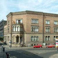 Foto des Gerichtsgebäudes Am Bankplatz (zu Die Entwicklung nach 1945 bis heute)