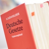 Schmuckgrafik "Schönfelder Deutsche Gesetze" (Information zum Artikel: Juristischer Vorbereitungsdienst)